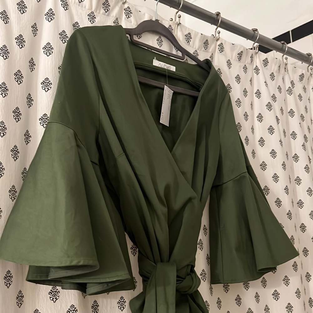 Alexis Kiera Poplin Wrap Top. Olive/Army. Size Large. Intermix - Picture 4 of 13